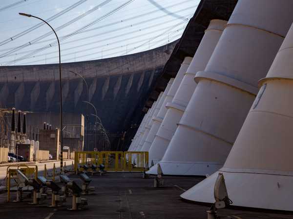 Diga di Itaipu - i collettori delle turbine