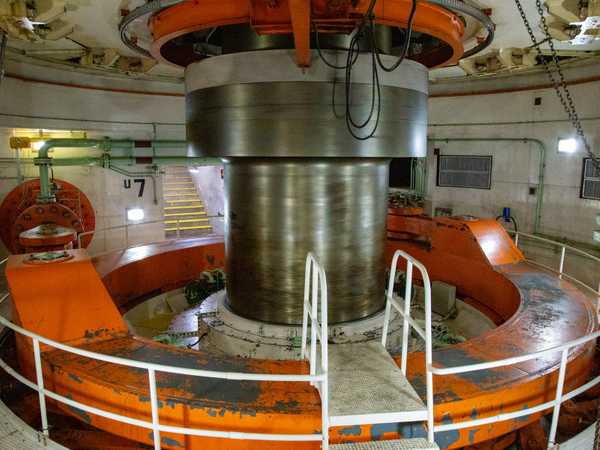 Diga di Itaipu - il rotore di una delle 20 turbine