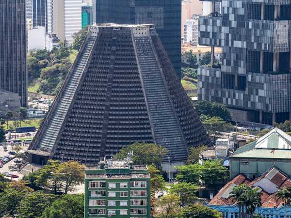 Rio de Janeiro - La cattedrale metropolitana dalla contestatissima forma a tronco di cono