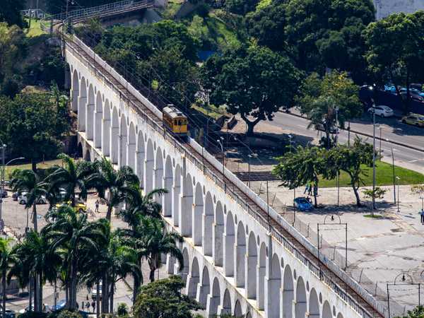 Rio de Janeiro - Il 'bondinho' sale verso il quartiere Santa Teresa