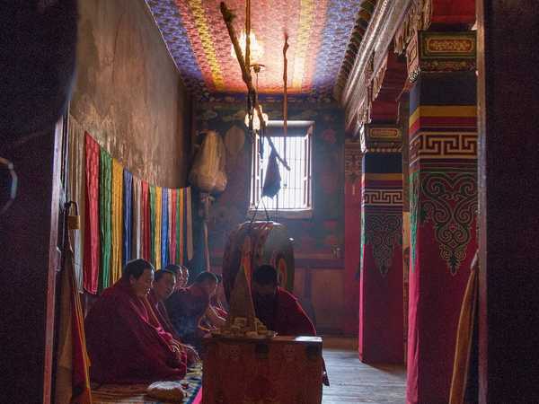 Preghiera dei monaci del monastero di Labrang