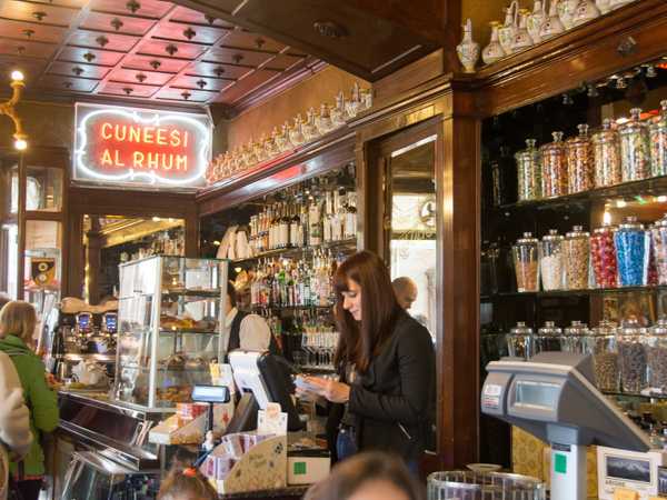 Cuneo - la famosa pasticceria confetteria Arione