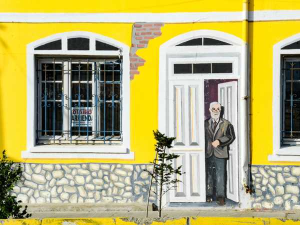 Punta Arenas - Colorato murale 'trompe l'oeil'