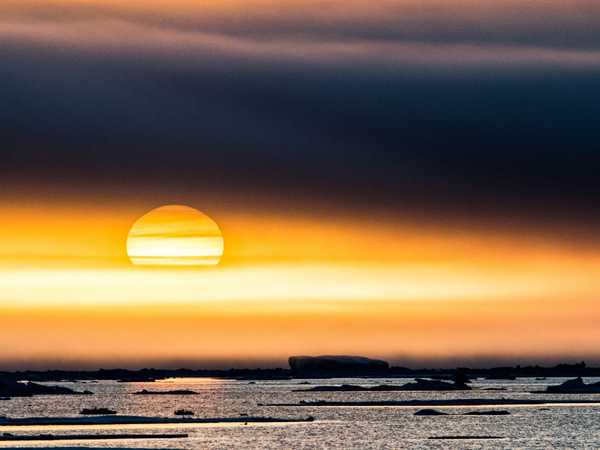 Tramonto tra gli iceberg nello stretto di Davis