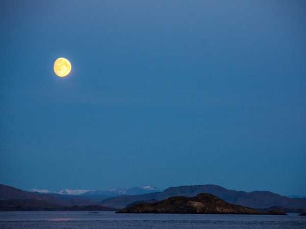 Fiordi dell'Ovest groenlandese al chiar di luna