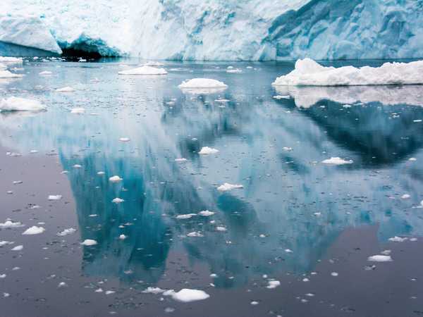 Riflessi tra gli iceberg nella Disko Bay
