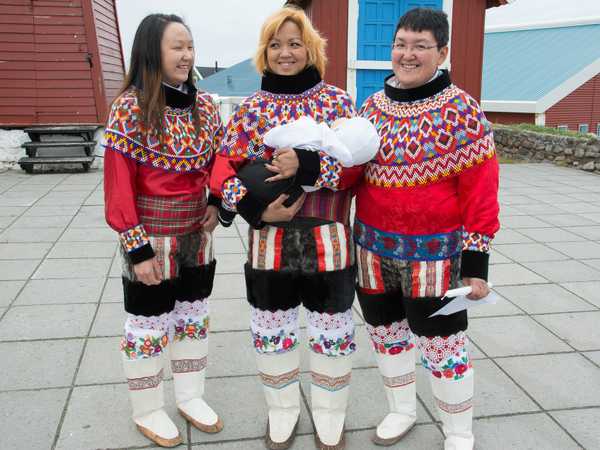 Battesimo in costume tradizionale inuit
