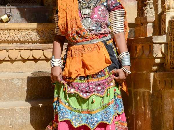 Principessa tra le antiche haveli di Jaisalmer