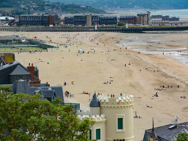 L'immensa spiaggia di Deauville
