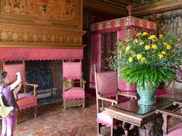 Castello di Chenonceau - una piccola fotografa nelle stupende sale di Diana di Poitiers e Caterina de' Medici
