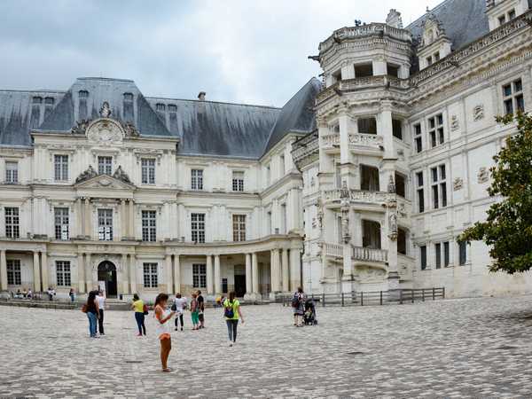 Castello di Blois - Cortile e scalone monumentale dell'ala Francesco I