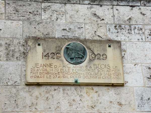 Castello di Blois - Targa a ricordo della permanenza a Blois di Givanna d'Arco per la preparazione della sua armata e la benedizione degli stendardi