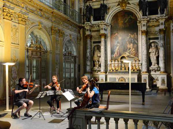 Prove di concerto nella cappella del Palazzo reale di Fontainebleau