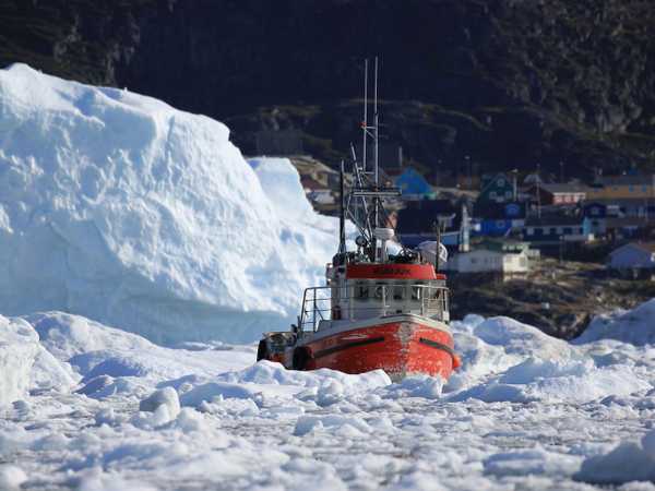 Peschereccio tra i ghiacci di Ilulissat