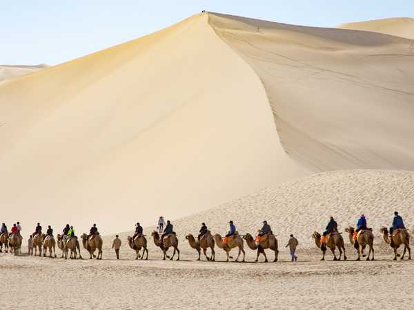Le dune del Mingsha san - il monte delle sabbie che cantano. Dunhuang (provincia di Gansu)