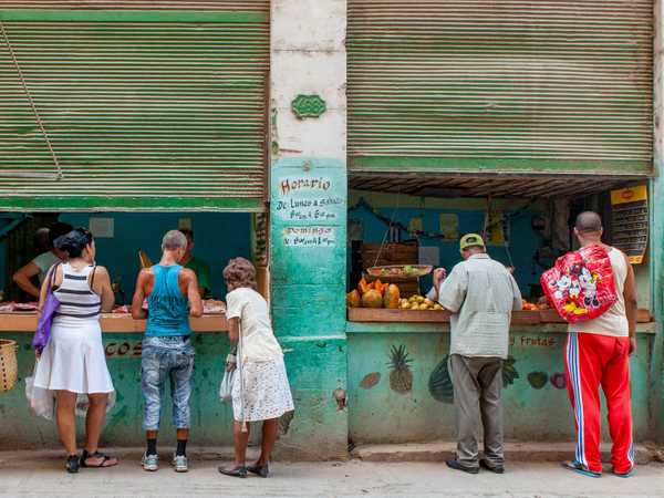 Habana Vieja - tienda alimenticia in calle Muralla