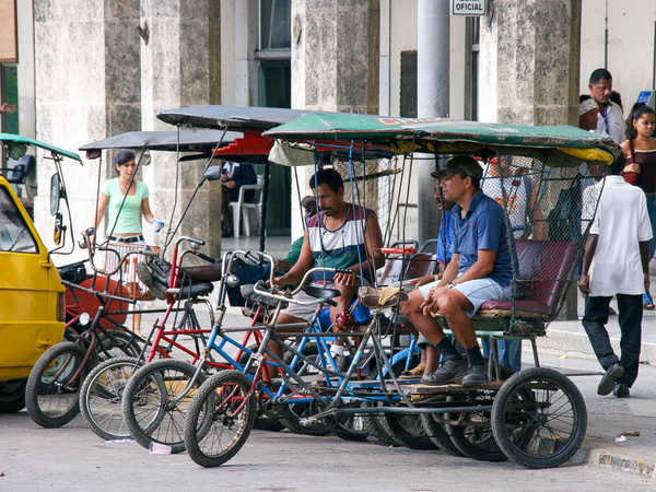 La Habana - Bicitaxi in attesa di clienti