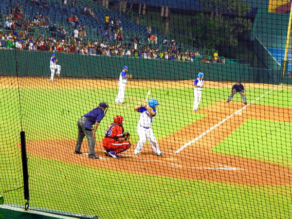 La Habana - Derby Industriales-Capitalinos nello stadio del Cerro