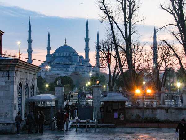 Moschea blu (Sultanahmet Camii) al crepuscolo