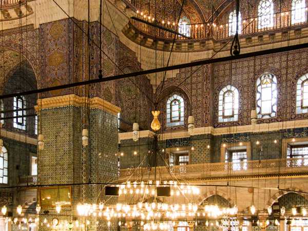 Interno della Yeni Camii (la moschea grande)