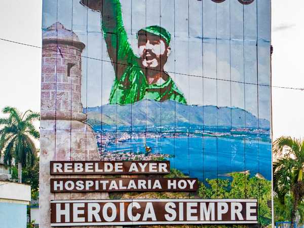 Murale con l'immagine di Fidel Castro a Santiago