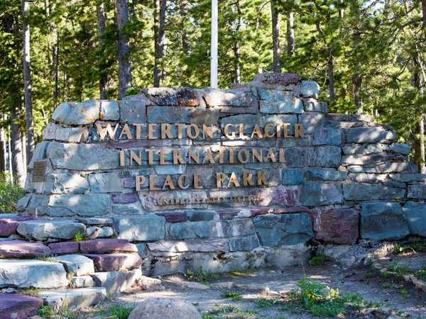 Ingresso del Glacier Waterton International Peace Park alla frontiera canadese