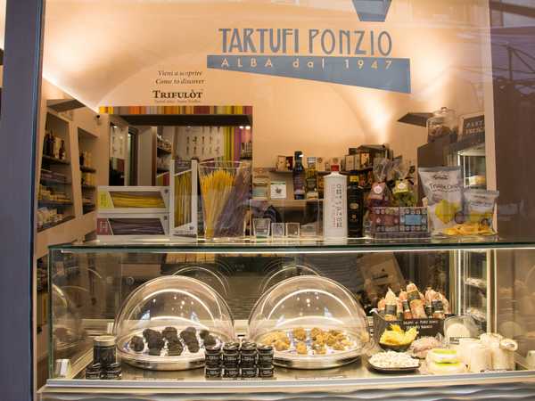 Tartufi Ponzio, in fondo a via Vittorio Emanuele
