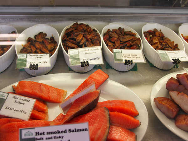 Le strepitose cozze e il pesce affumicato, specialità della Coromandel Smoking Company