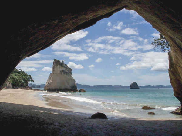 Cathedral Cove nella Te Whanganui-A-Hei Marine Reserve, un'immagine comunissima negli screen saver dei PC