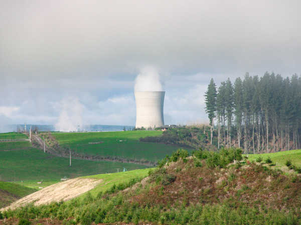 Centrale termonucleare tra le colline della regione di Taupo