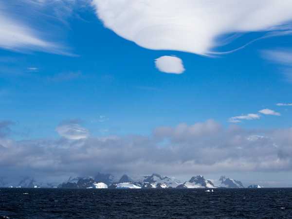 Iceberg nel braccio di mare tra Laurie Island e Coronation Island