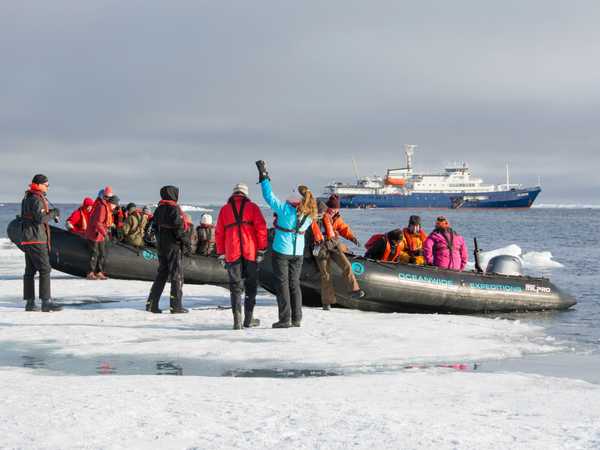 Sbarco sul pack a 81°30' latitudine nord, a 520 miglia dal Polo
