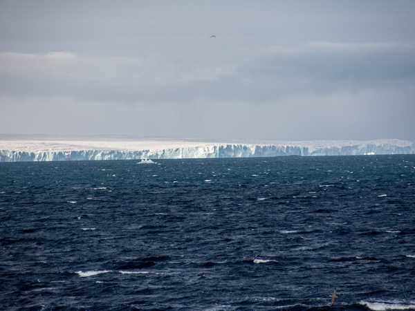 Austfonna, una barriera di ghiaccio lunga 170 km