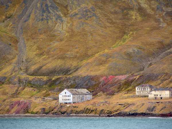 Case abbandonate lungo l'Isfjord