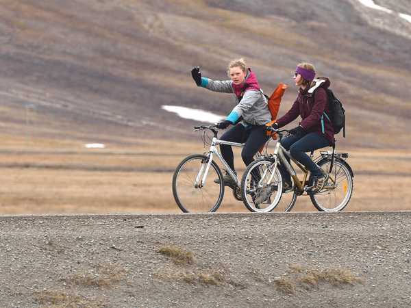Gita in bici nella valle di Adventdalen